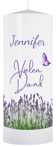 Personalisierte Kerze mit Namen. Text: vielen Dank mit einem Bild von Lavendel und Schmetterling.