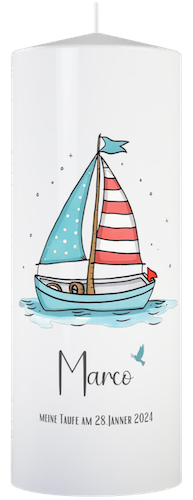 Personalisierte Taufkerze für Mädchen und Junge. Mit einem blauen Boot mit Segel.